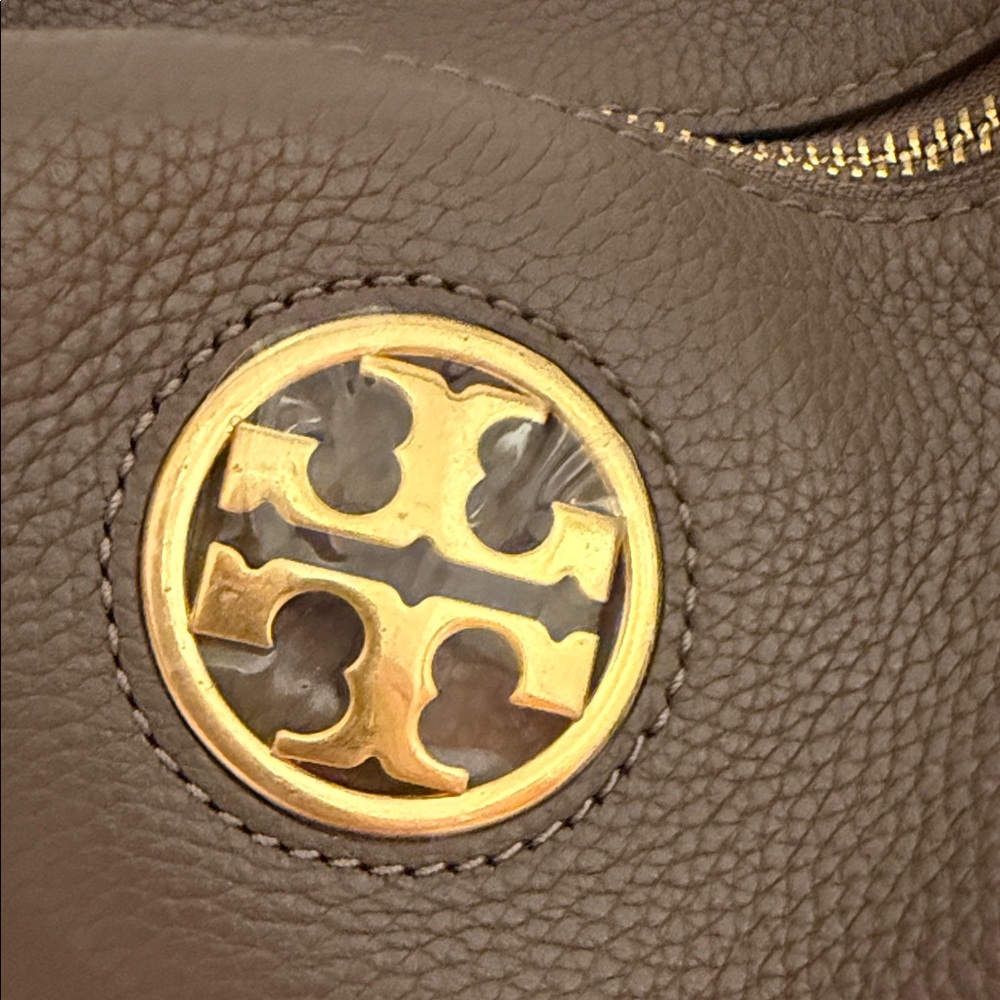 Tory Burch Carson Top Handle Hobo Soft Pebbled Leather Bag Gray Taupe NWOT’s - Picture 3 of 10